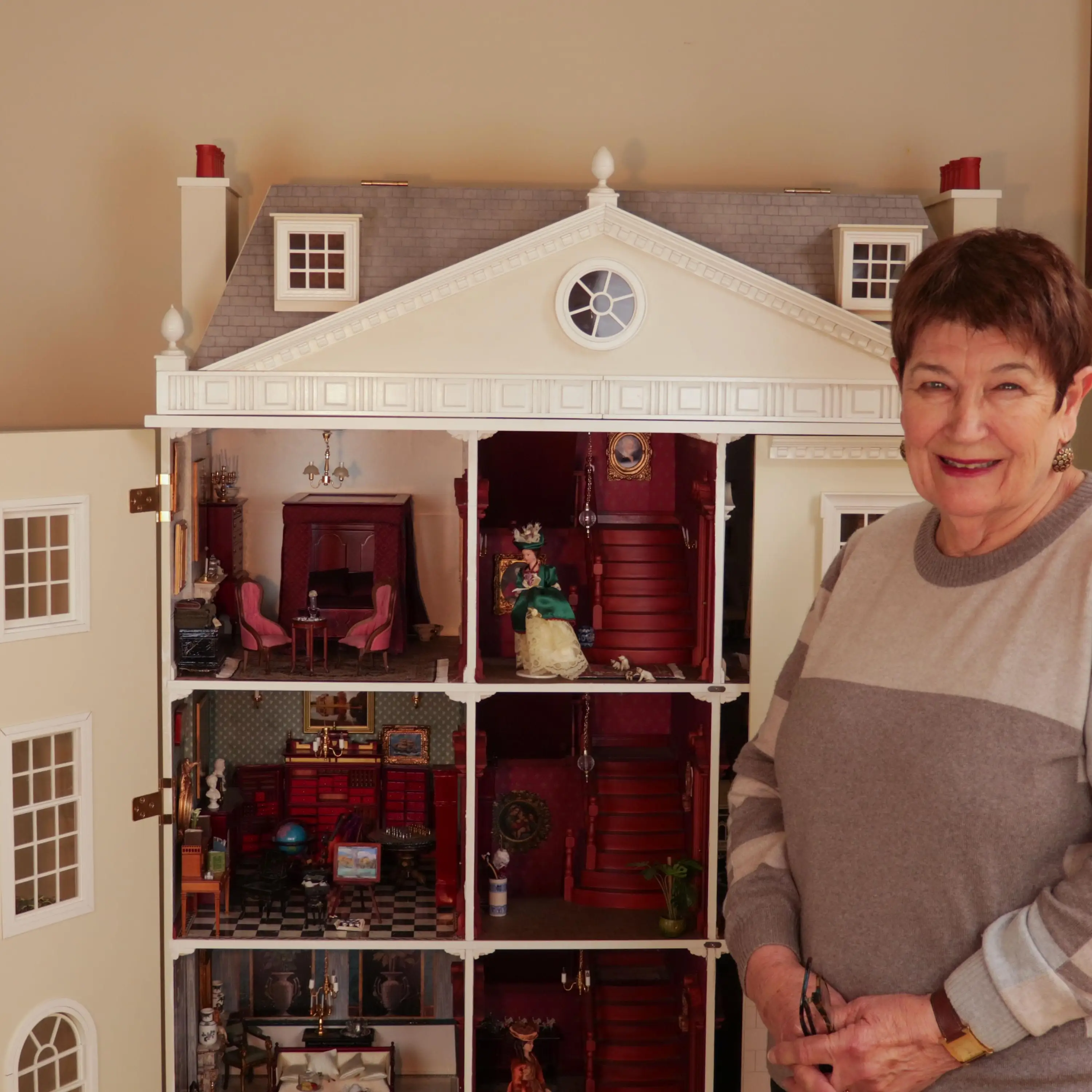 2b Suzanne Katz and her Georgian-style doll's house