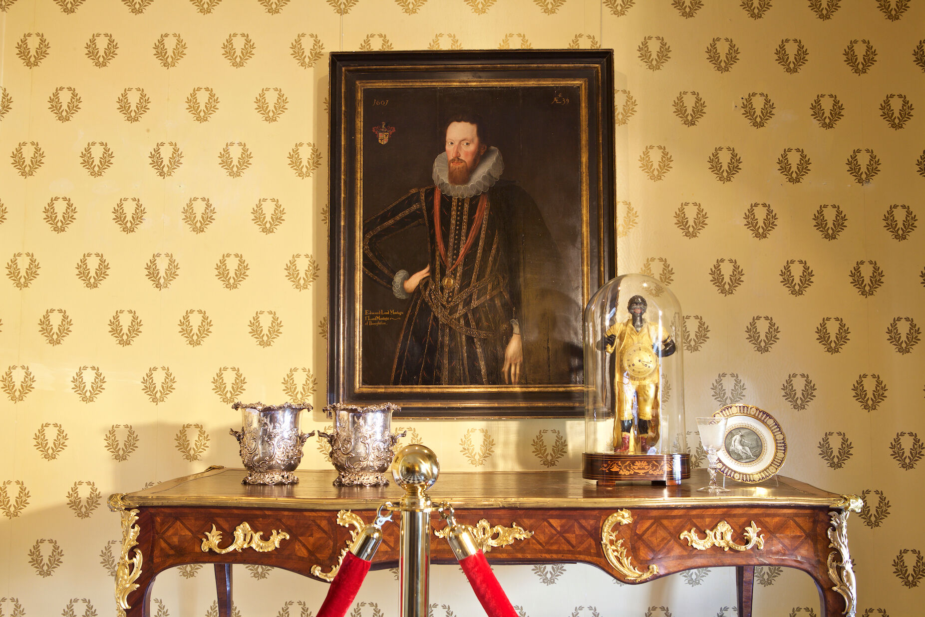 L2 The Yellow Room niche 