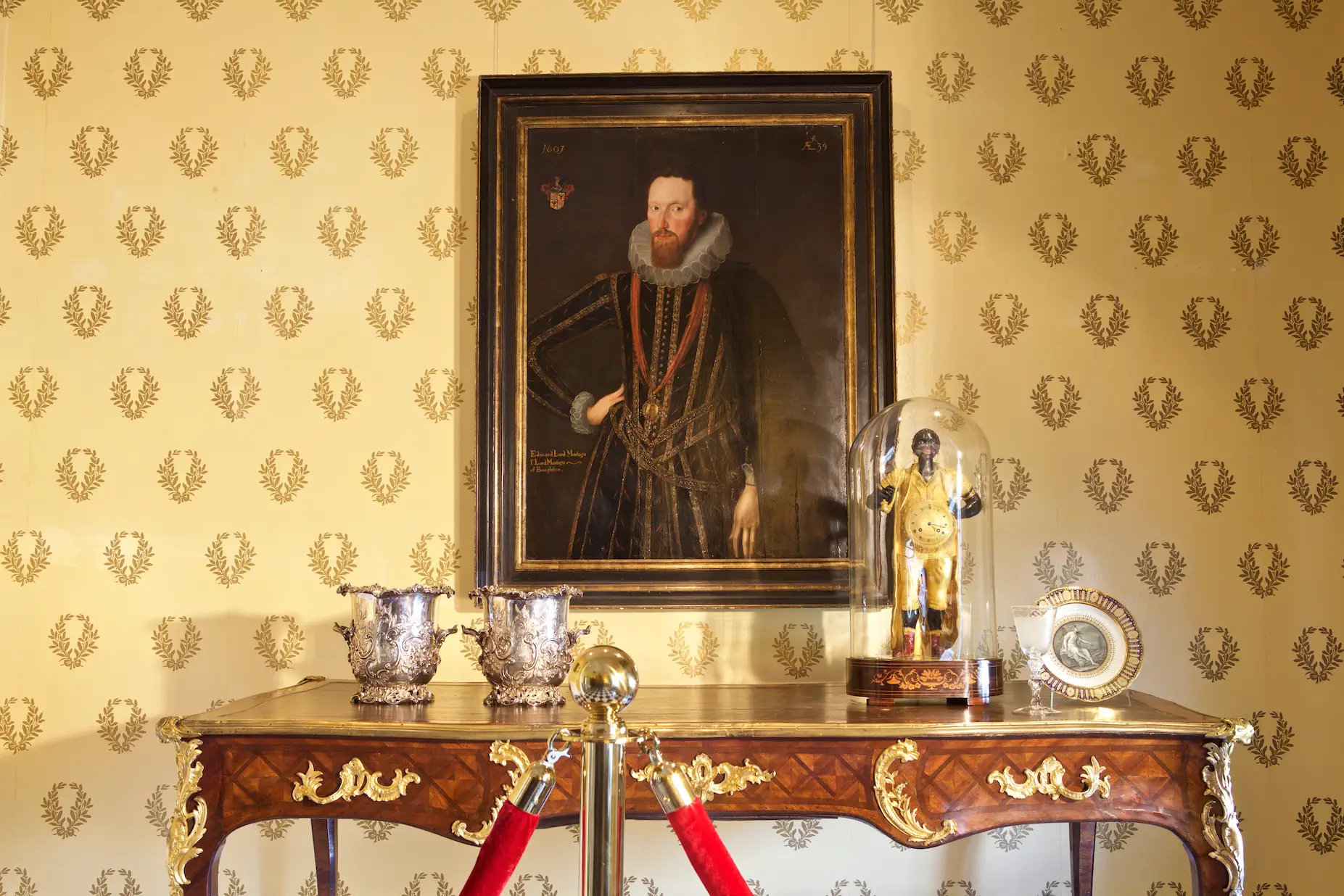 L2 The Yellow Room niche 