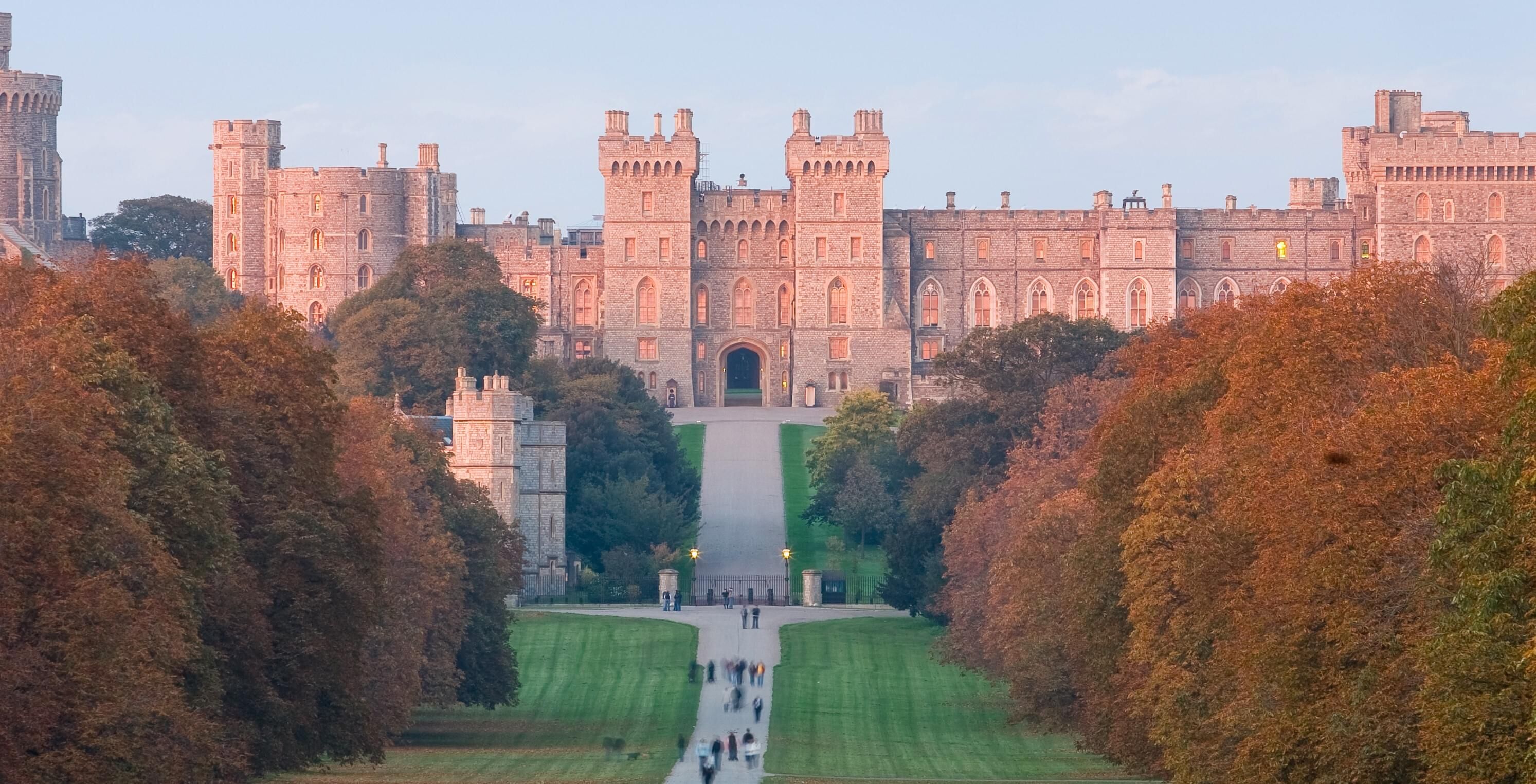 Windsor_Castle_at_Sunset Photo by DAVID ILIFF. License CC BY-SA 3.0 2