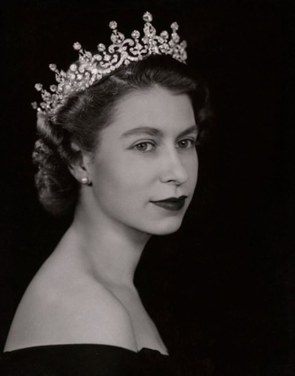 Queen Elizabeth II, 1952 by dorothy wilding