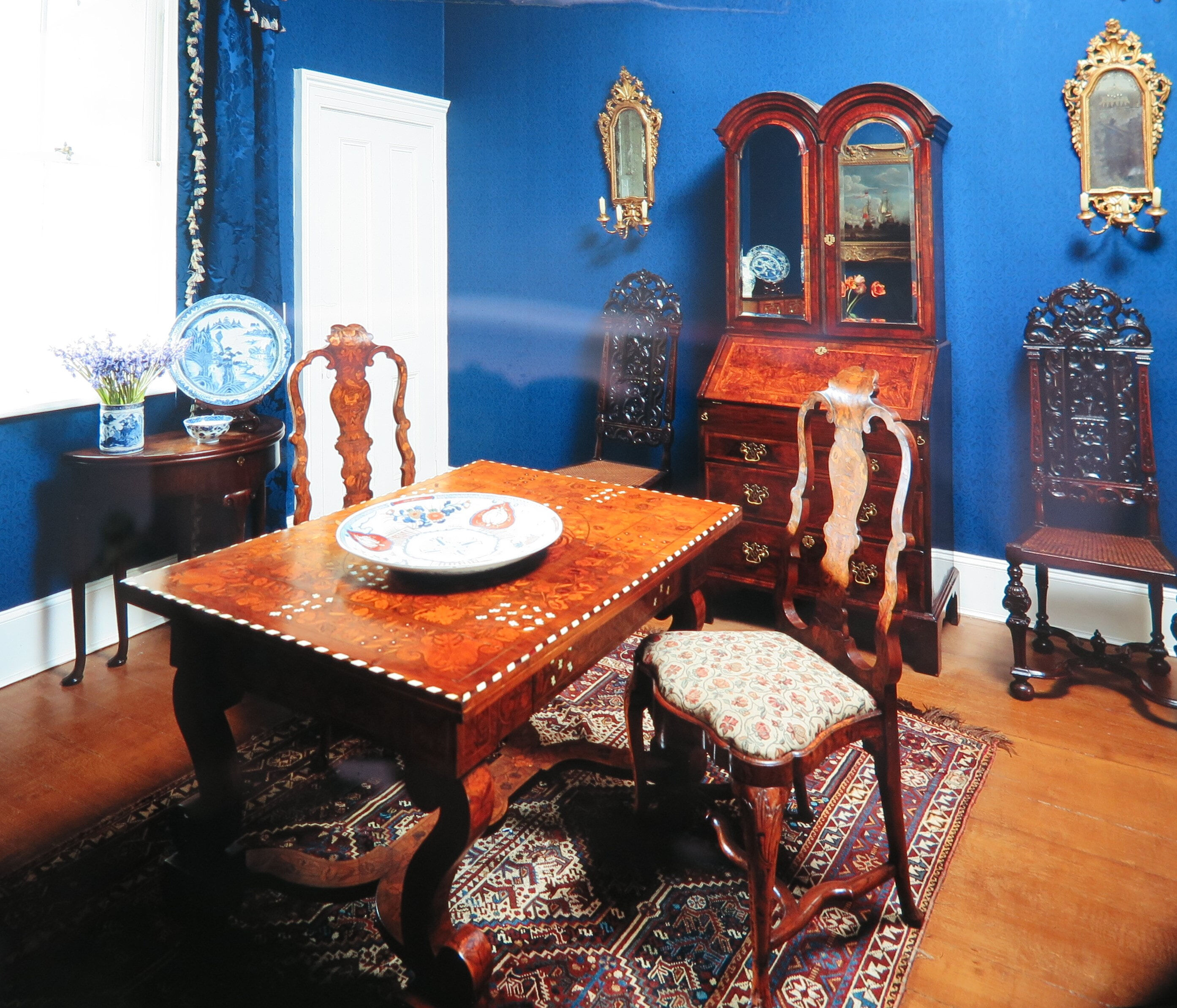 THE BLUE ROOM The age of Walnut_0985 - Copy