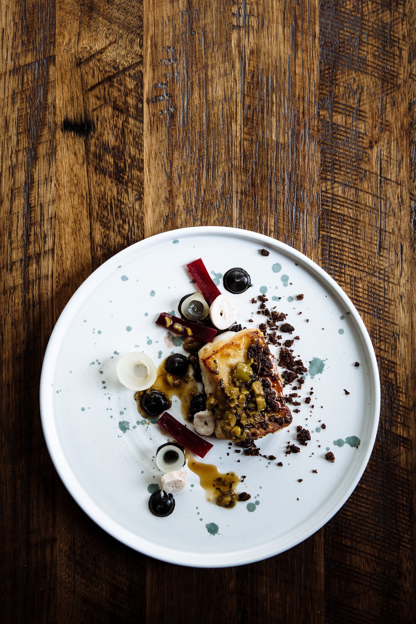 Saint Crispin 2 white plate_web