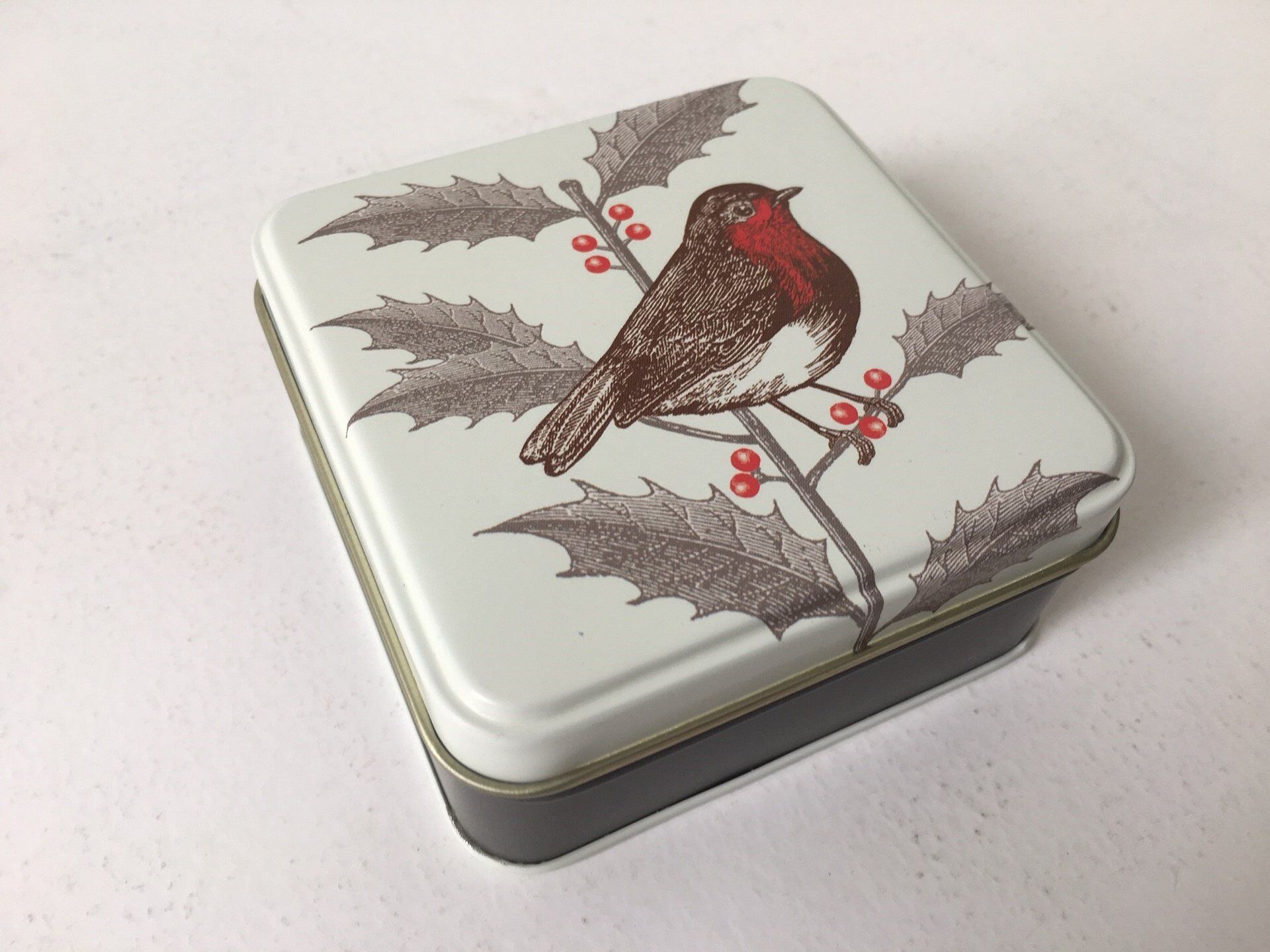 Tin (Thornback and Peel): Small Square Tin Robin & Holly