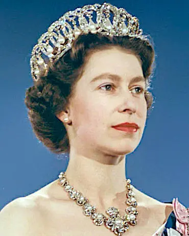 Queen_Elizabeth_II_1959_(cropped)
