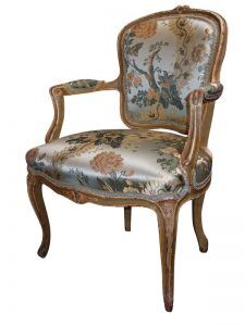 Roys-Antiques-225x300