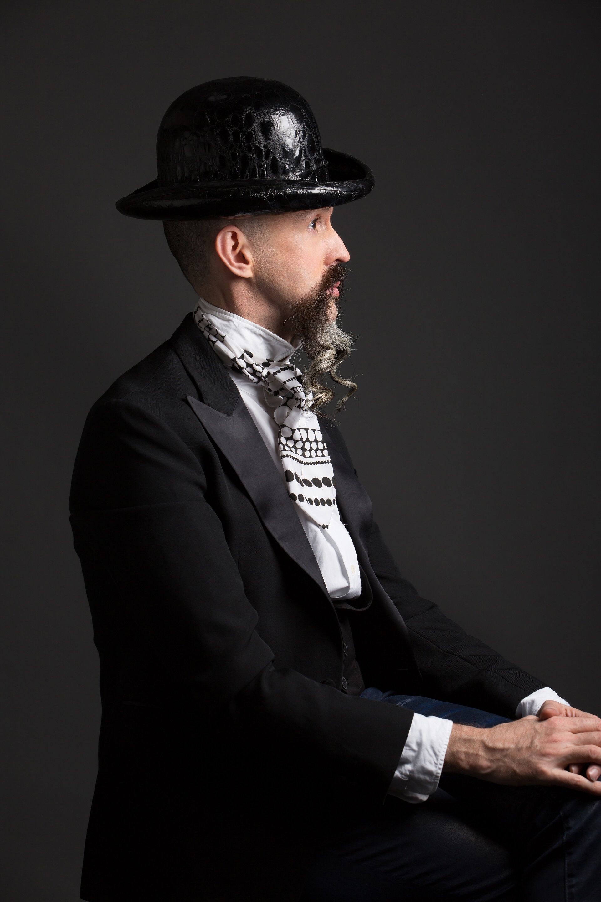 Richard Nylon in black hat_web