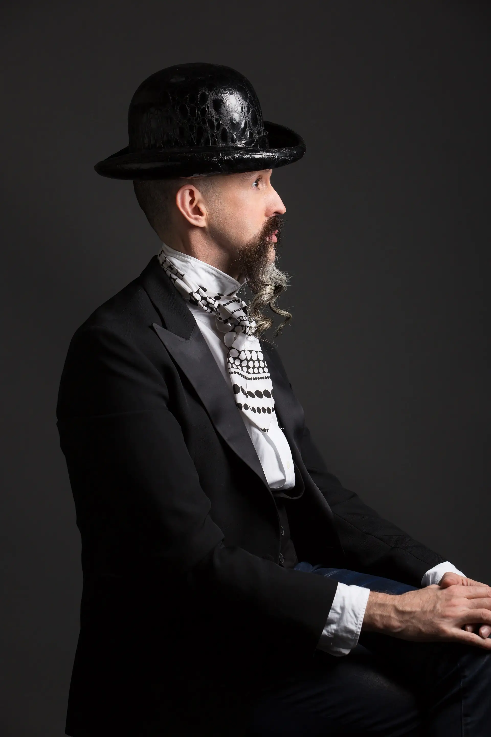 Richard Nylon in black hat_web