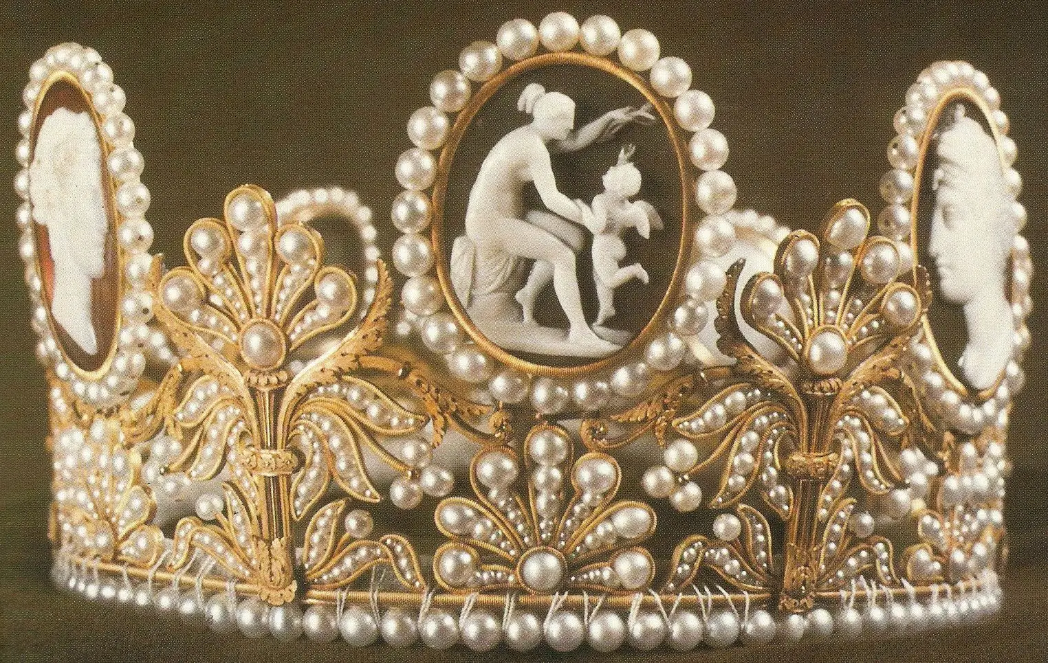 Marie-Etienne Nitot, Paris, Cameo tiara